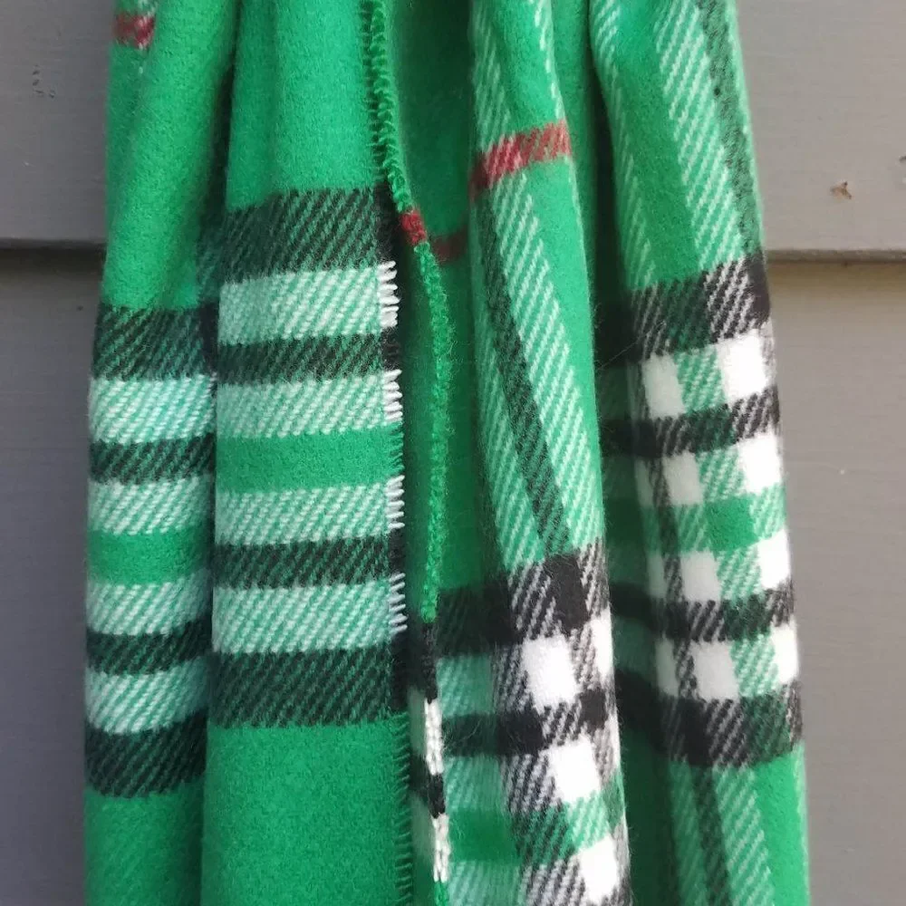 NEW 100% Cashmere Green Black Plaid Scarf size 12
